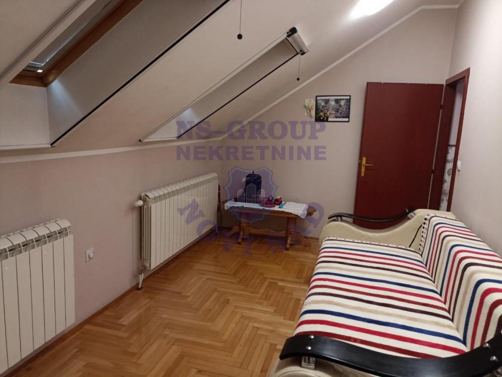 Slika 3 - Jednoiposoban, 42m2, Nova Detelinara Novi Sad, ima lift
