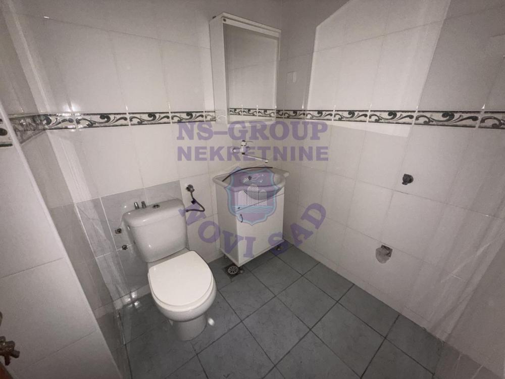 Slika 4 - Trosoban, 86m2, Novo naselje Novi Sad, ima lift