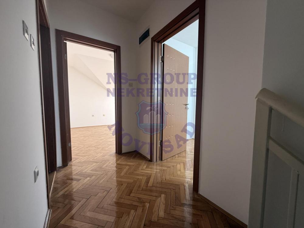 Slika 5 - Trosoban, 86m2, Novo naselje Novi Sad, ima lift