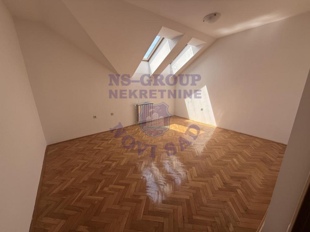 Slika 3 - Trosoban, 86m2, Novo naselje Novi Sad, ima lift