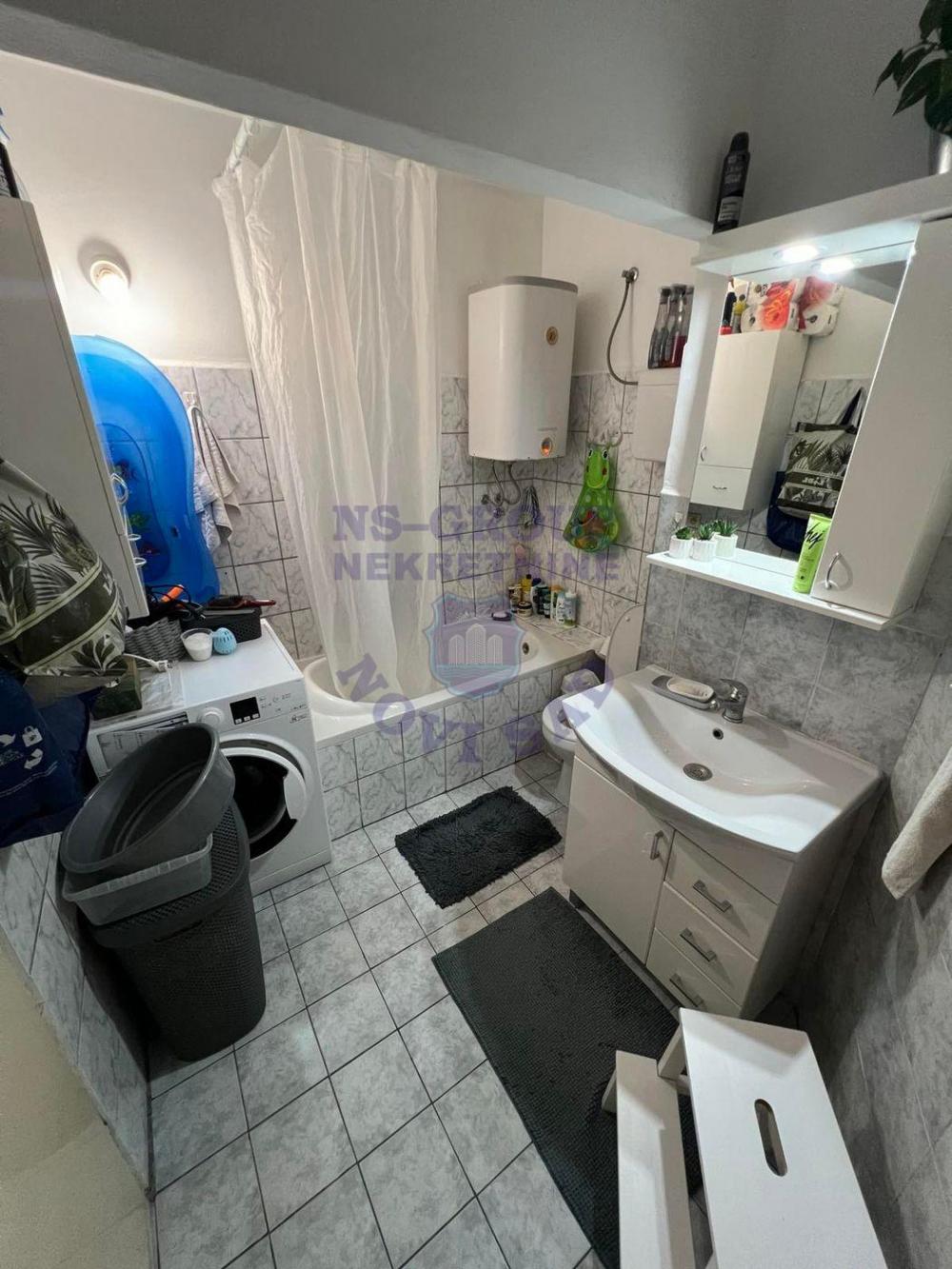 Slika 6 - Dvosoban, 59m2, Banatić Novi Sad, sa terasom, ima lift