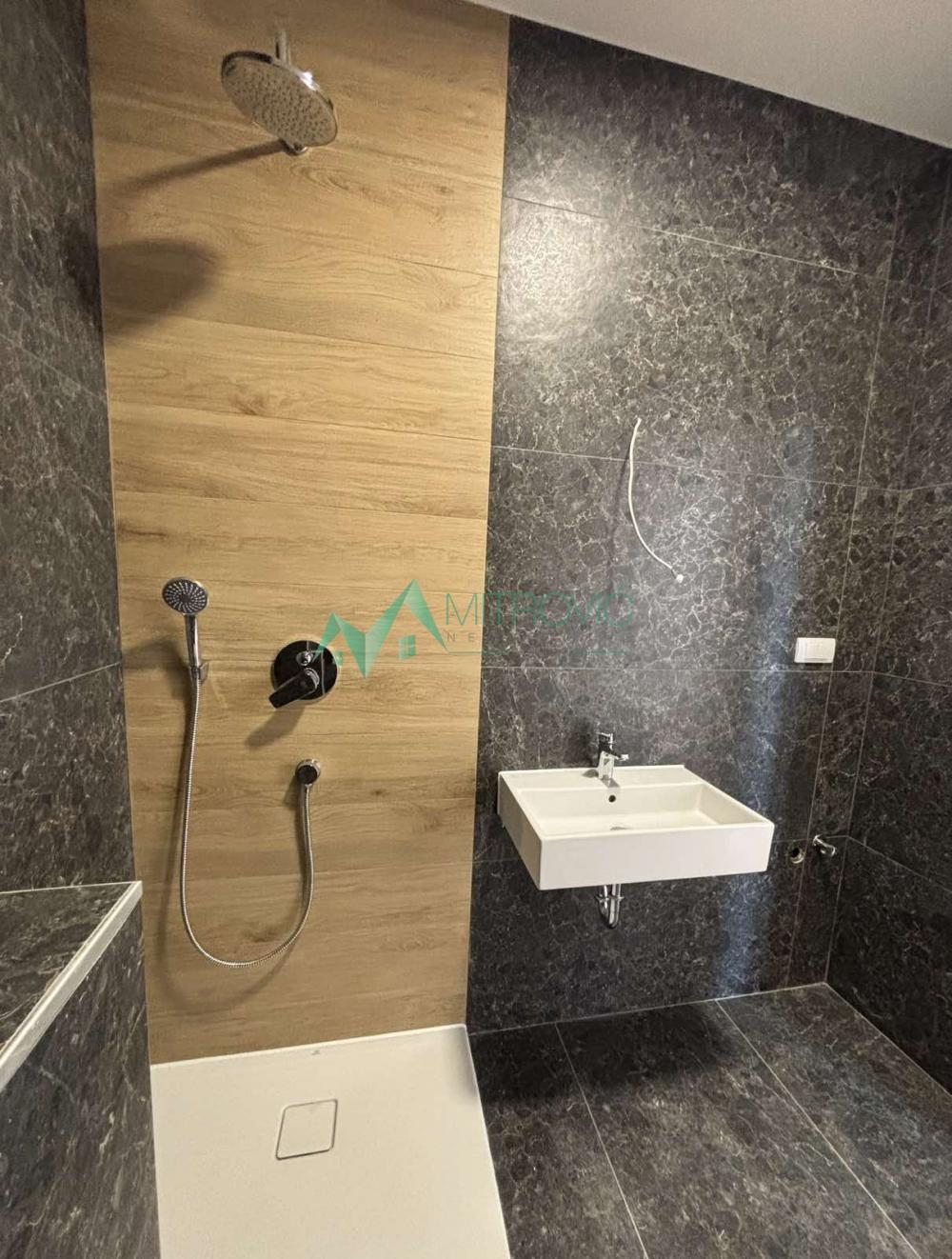 Slika 8 - Jednoiposoban stan u novogradnji u kompleksu zatvorenog tipa (šifra: 
1004578)  