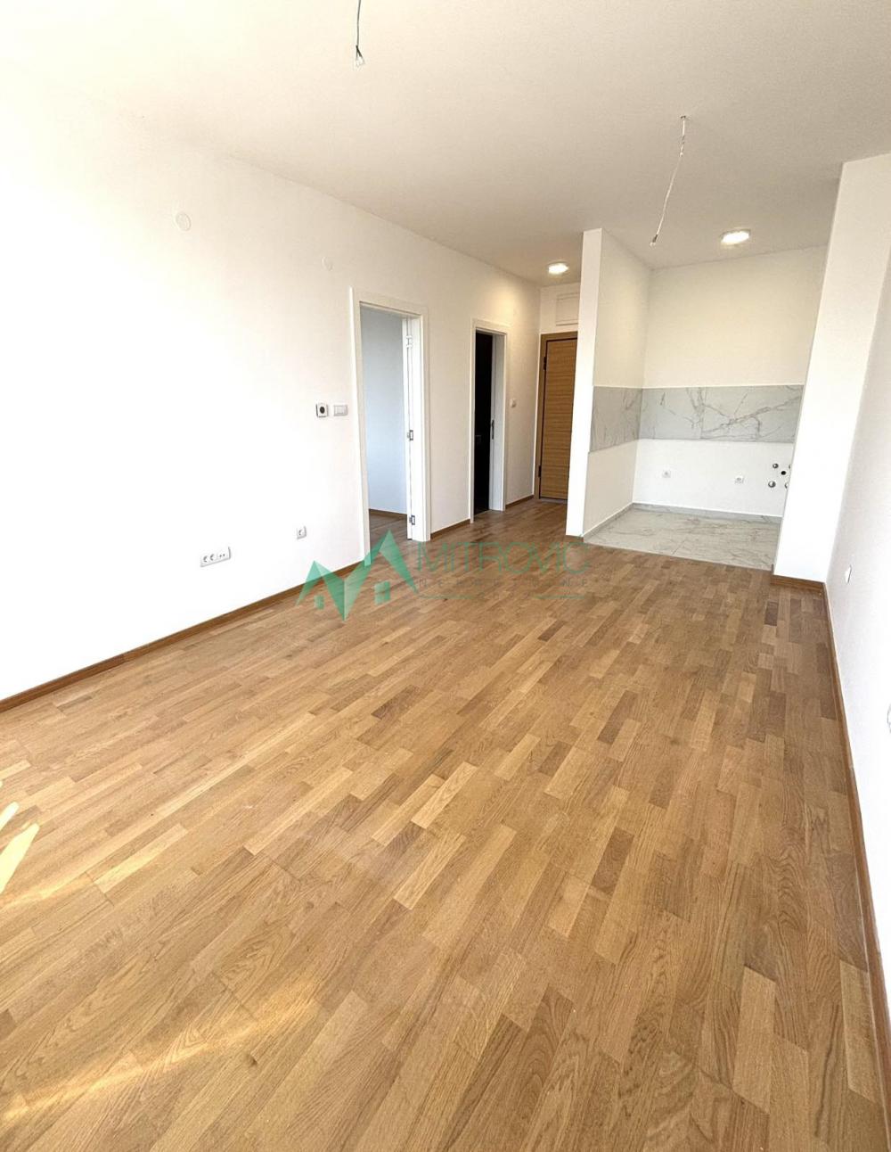 Slika 1 - Jednoiposoban stan u novogradnji u kompleksu zatvorenog tipa (šifra: 
1004578)  