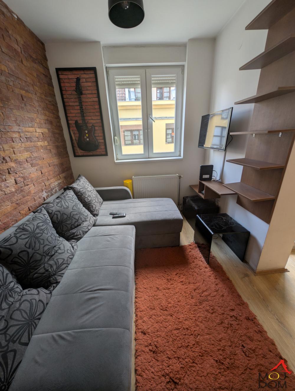 Slika 2 - Stan,NOVI SAD,BULEVAR,kv: 33, € 123600, ID: 1032668