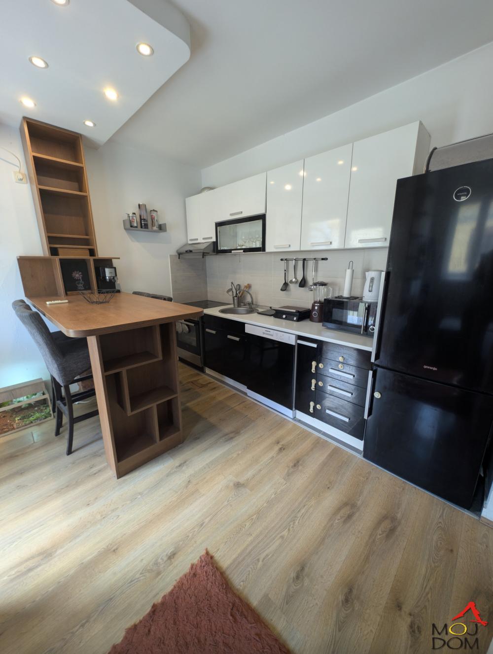 Slika 3 - Stan,NOVI SAD,BULEVAR,kv: 33, € 123600, ID: 1032668