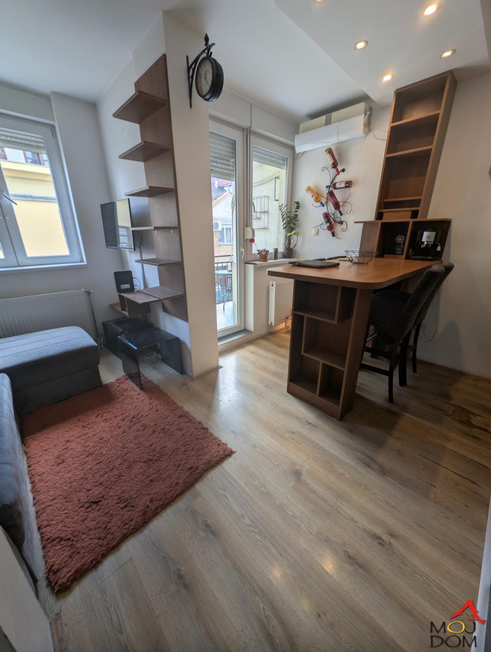 Slika 1 - Stan,NOVI SAD,BULEVAR,kv: 33, € 123600, ID: 1032668