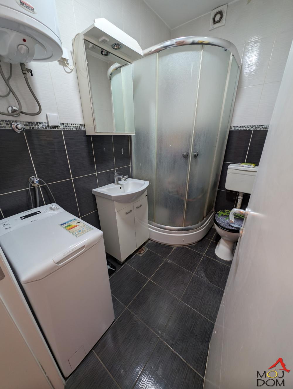 Slika 8 - Stan,NOVI SAD,BULEVAR,kv: 33, € 123600, ID: 1032668