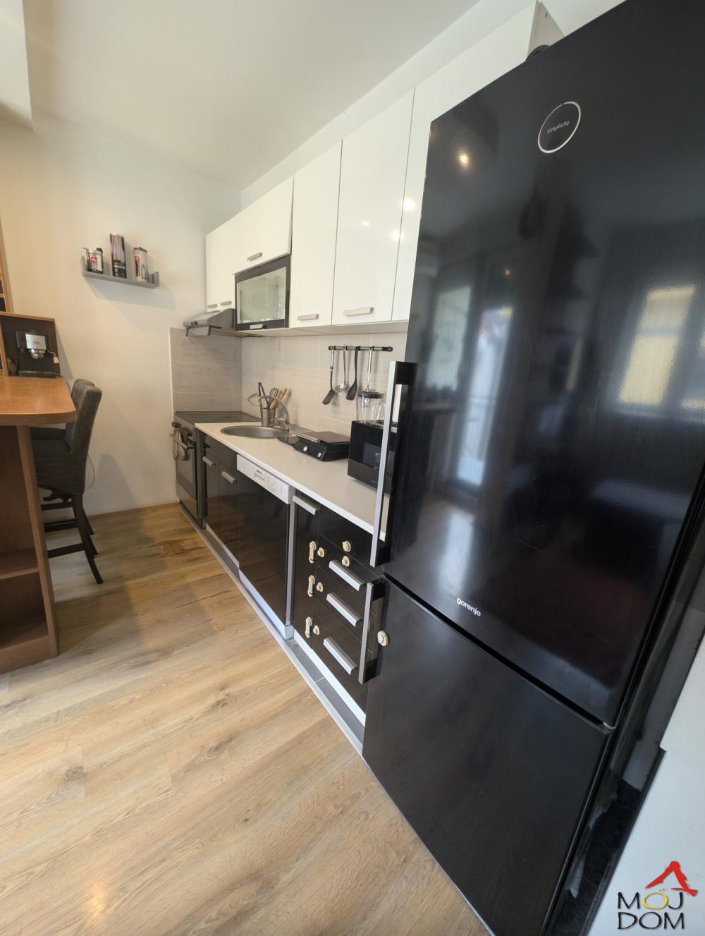 Slika 4 - Stan,NOVI SAD,BULEVAR,kv: 33, € 123600, ID: 1032668