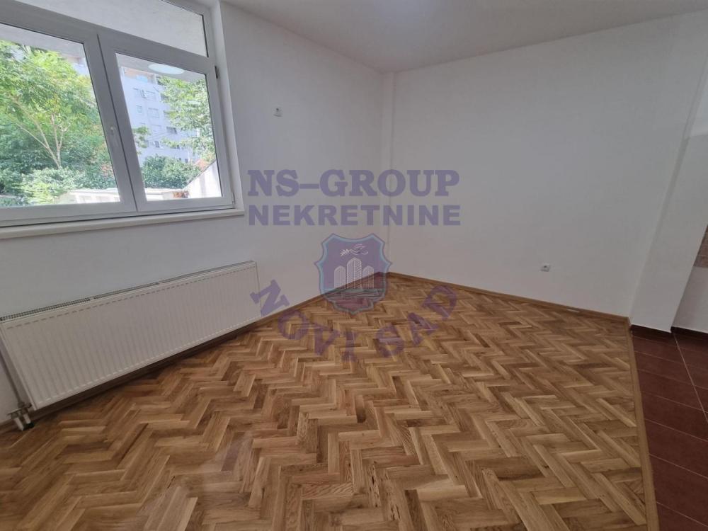 Slika 3 - Renoviran jednoiposoban stan na TOP lokaciji!