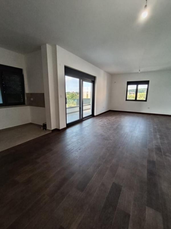 Slika 4 - Tri stana 125m, 140m, 154m celq zgrada Sr Kamenica- Popovica