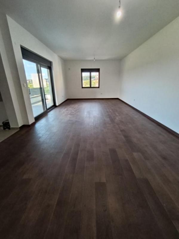 Slika 3 - Tri stana 125m, 140m, 154m celq zgrada Sr Kamenica- Popovica