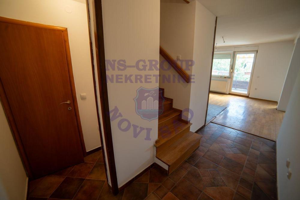 Slika 6 - Na prodaju dvoiposoban u centru Novog Sada