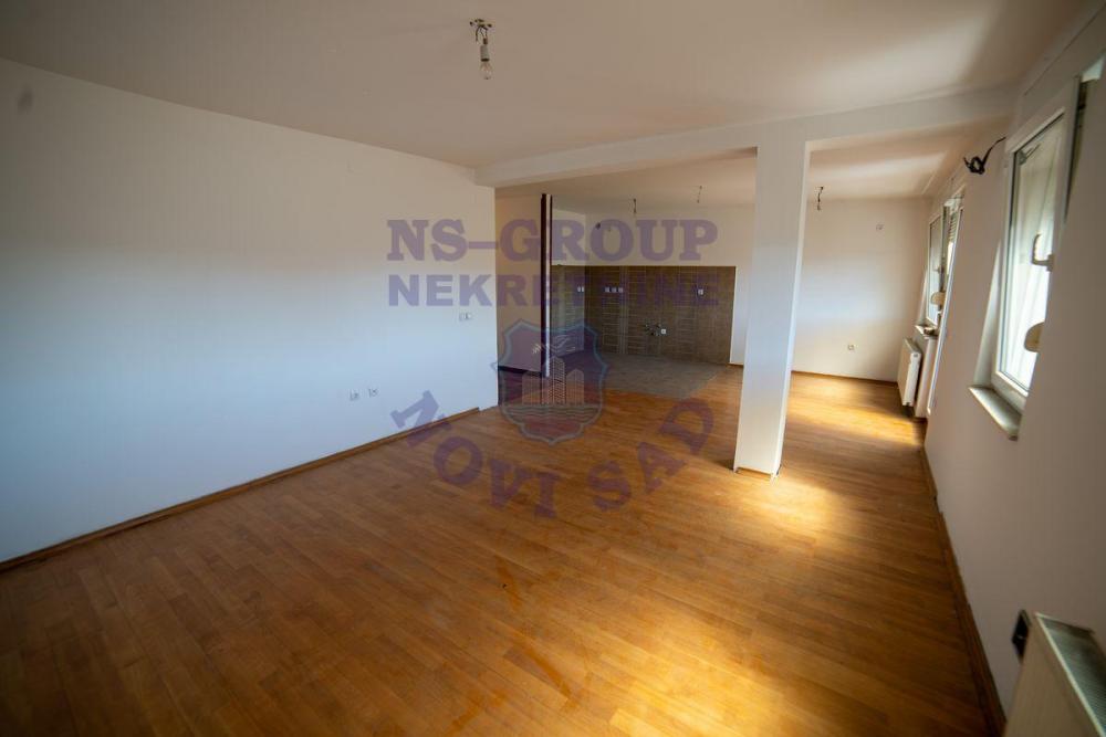 Slika 10 - Na prodaju dvoiposoban u centru Novog Sada
