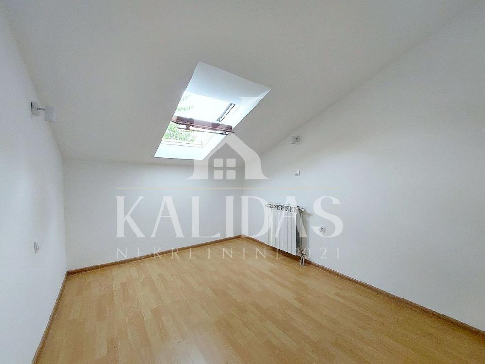 Slika 9 - Stan,NOVI SAD,CENTAR,kv: 33, € 118450, ID: 1008939