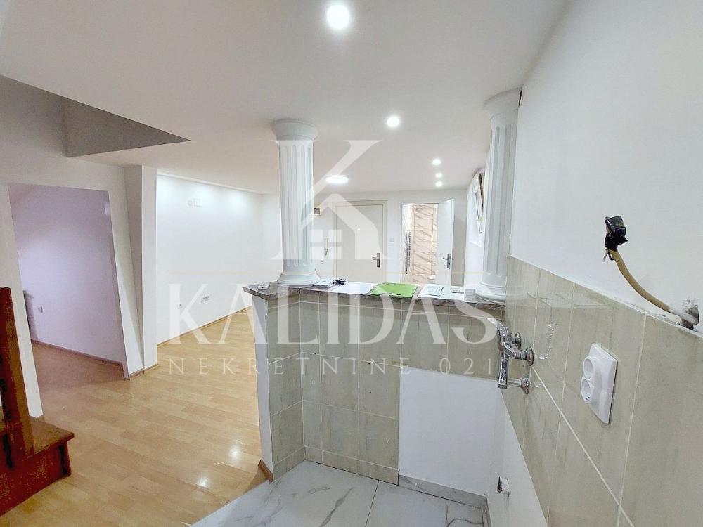 Slika 4 - Stan,NOVI SAD,CENTAR,kv: 33, € 118450, ID: 1008939