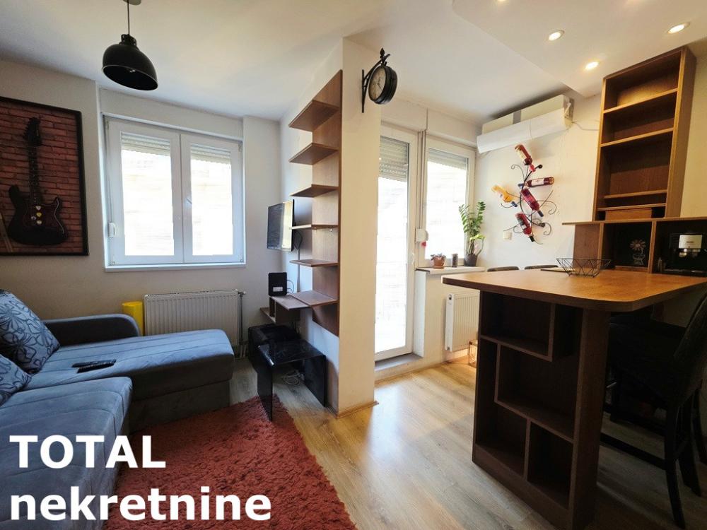 Slika 1 - Stan,NOVI SAD,BULEVAR,kv: 33.00, € 120000, ID: 1103033