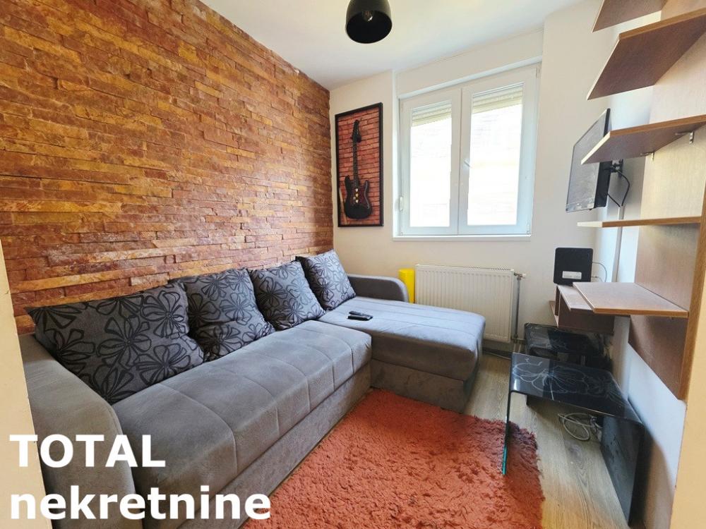Slika 2 - Stan,NOVI SAD,BULEVAR,kv: 33.00, € 120000, ID: 1103033