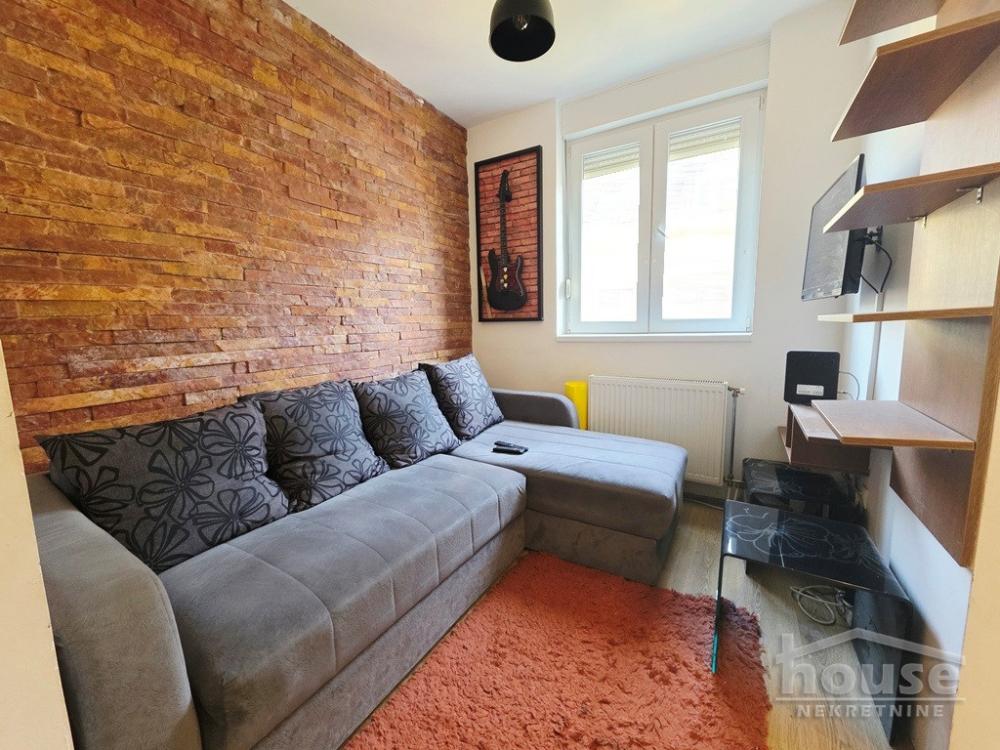 Slika 2 - Stan,NOVI SAD,BULEVAR,kv: 33.00, € 120000, ID: 1066187