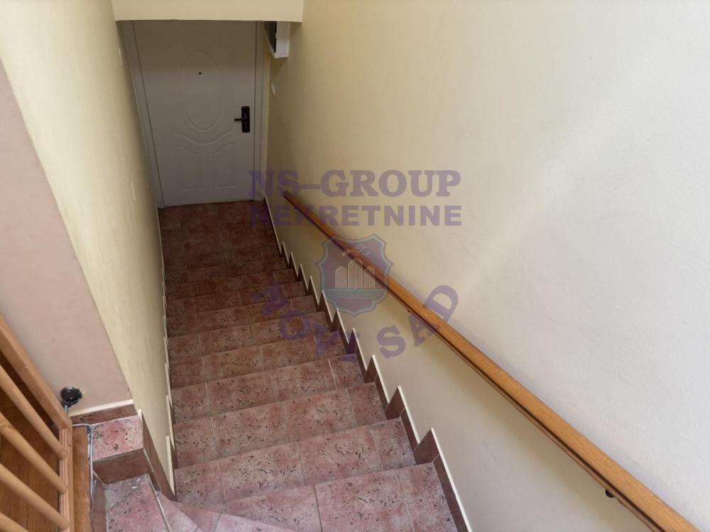 Slika 9 - Troiposoban, 80m2, Nova Detelinara Novi Sad, sa terasom, ima lift