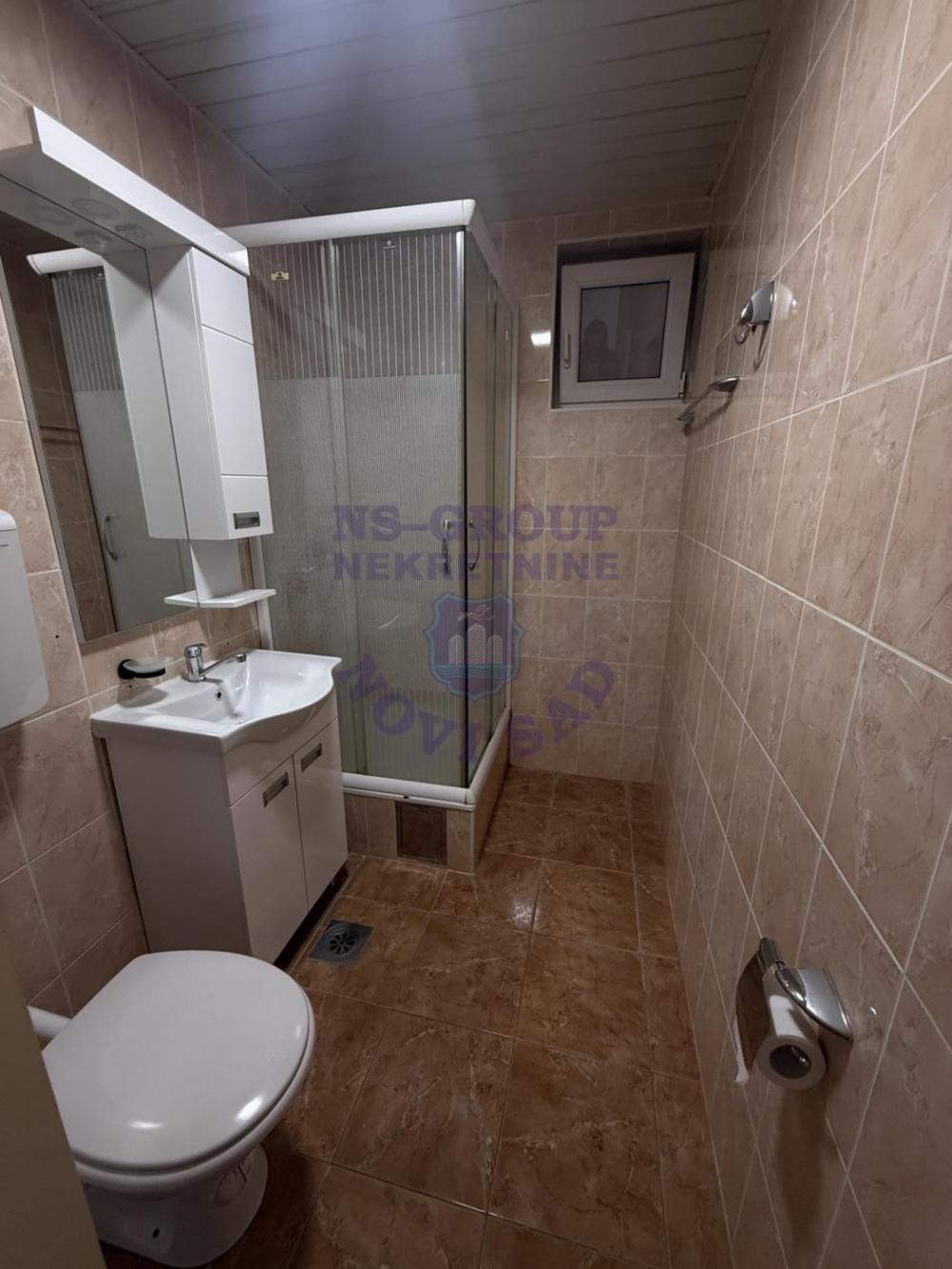 Slika 3 - Dvoiposoban, 54m2, Grbavica Novi Sad, sa terasom, ima lift
