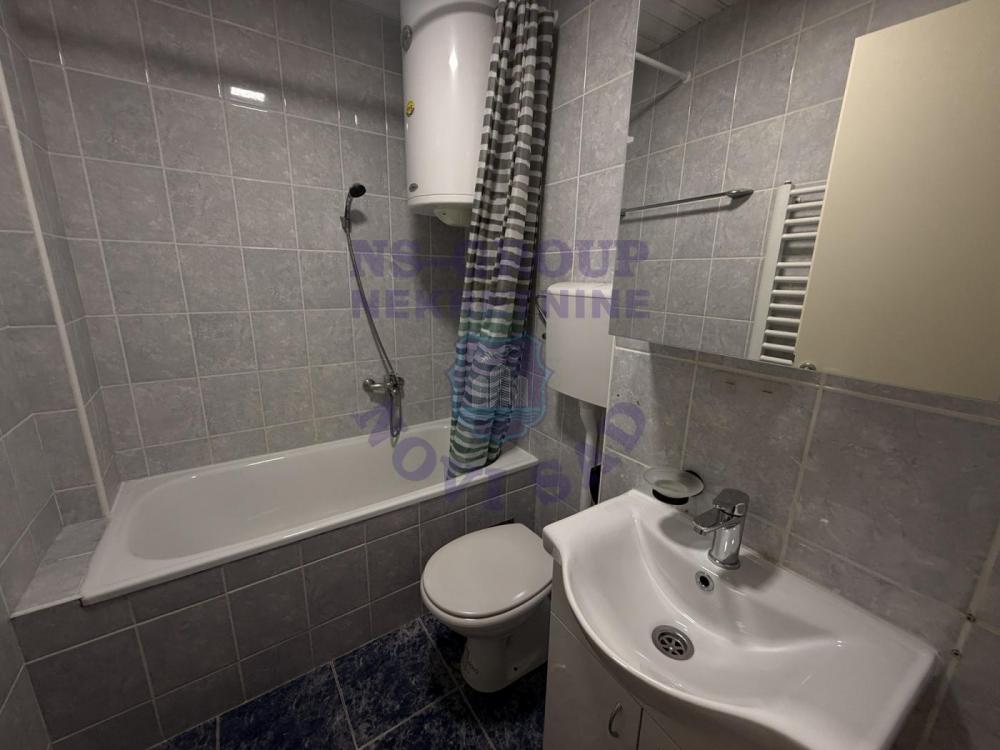 Slika 2 - Dvoiposoban, 54m2, Grbavica Novi Sad, sa terasom, ima lift