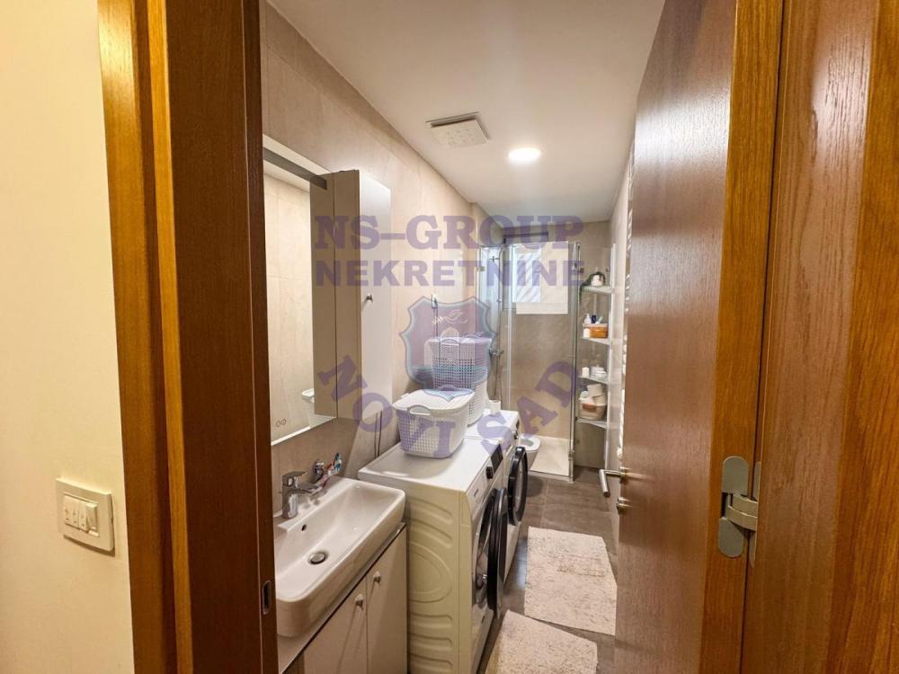 Slika 1 - Dvosoban, 50m2, Detelinara Novi Sad, sa terasom, ima lift