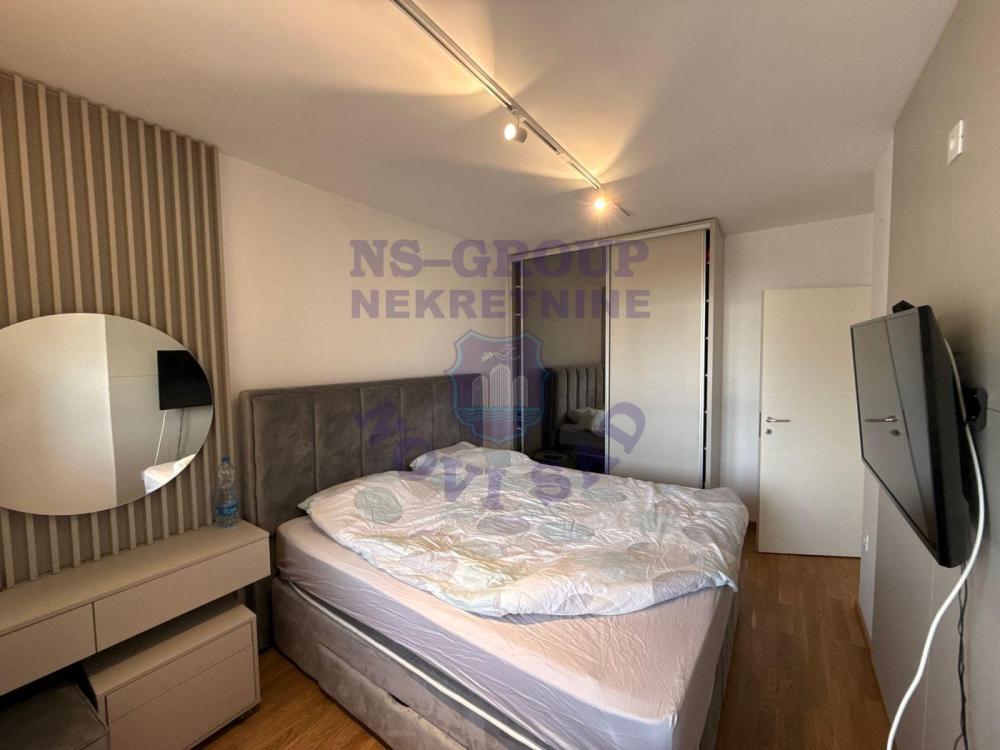 Slika 5 - Trosoban, 85m2, Bulevar patrijarha Pavla (Somborski bulevar) Novi Sad, sa terasom, ima lift