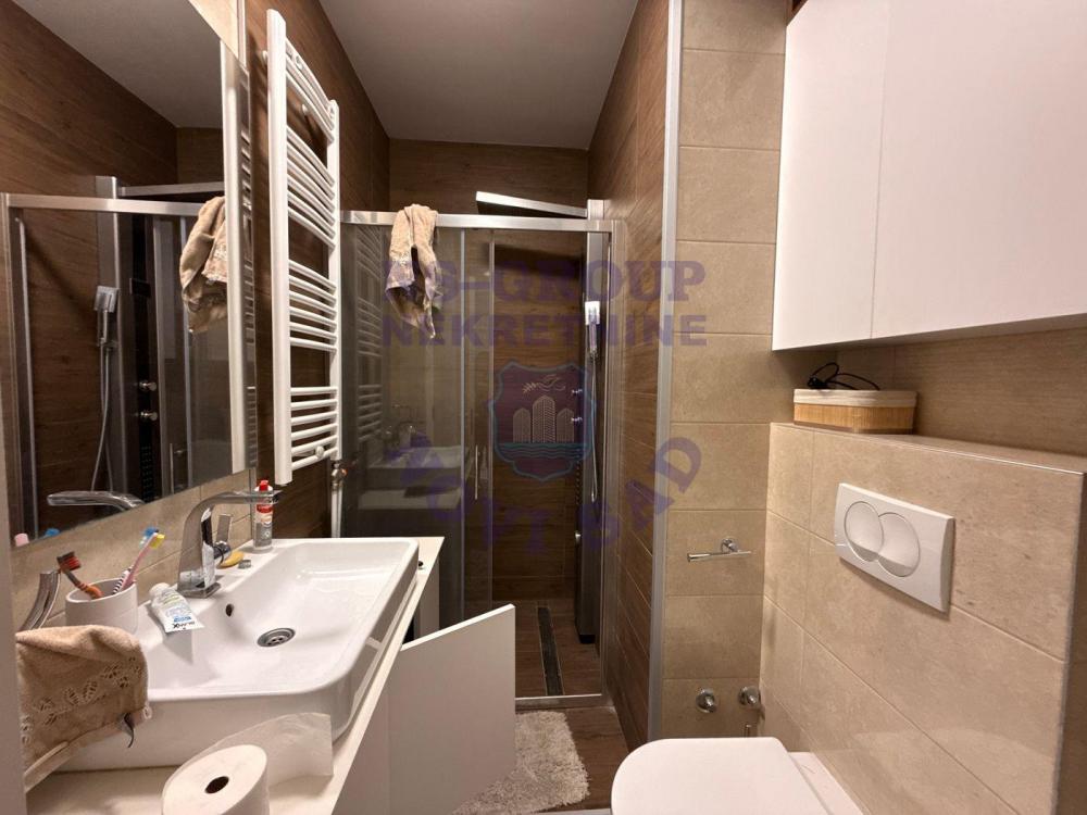 Slika 9 - Trosoban, 85m2, Bulevar patrijarha Pavla (Somborski bulevar) Novi Sad, sa terasom, ima lift