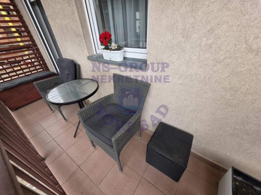 Slika 11 - Trosoban, Bulevar patrijarha Pavla (Somborski bulevar) Novi Sad, sa terasom, ima lift