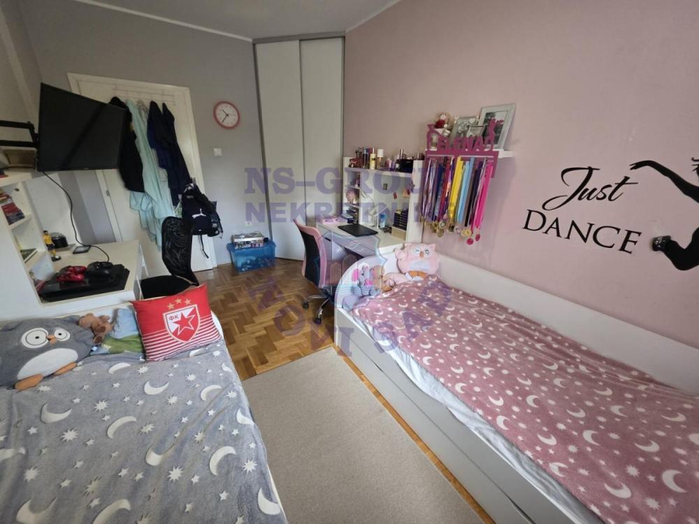 Slika 8 - Trosoban, Bulevar patrijarha Pavla (Somborski bulevar) Novi Sad, sa terasom, ima lift