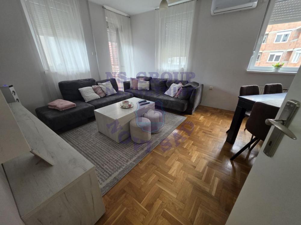 Slika 1 - Trosoban, Bulevar patrijarha Pavla (Somborski bulevar) Novi Sad, sa terasom, ima lift