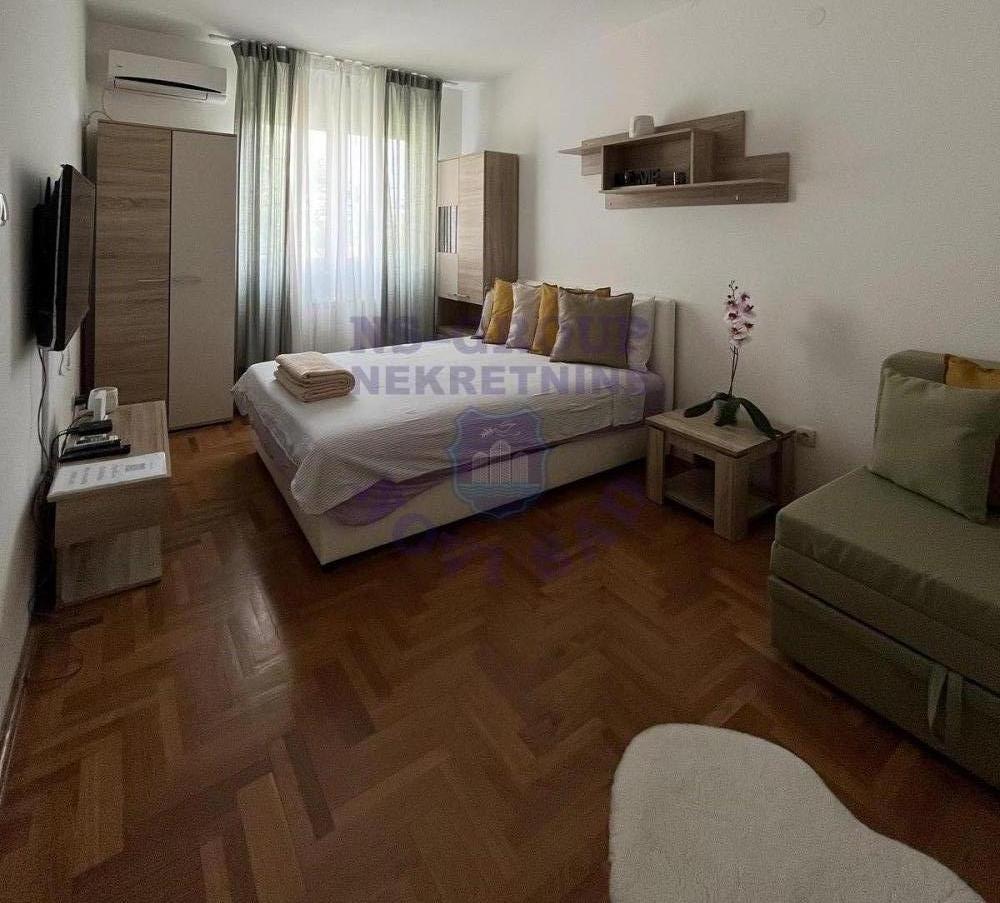 Glavna slika -Prodaja stana, 35m2, Telep Novi Sad, sa terasom, ima lift