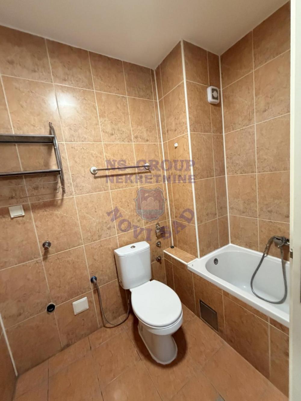Slika 4 - Dvosoban, 52m2, Nova Detelinara Novi Sad, sa terasom, ima lift