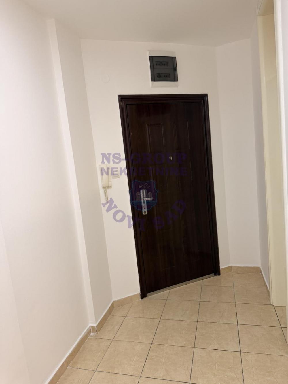 Slika 5 - Dvosoban, 52m2, Nova Detelinara Novi Sad, sa terasom, ima lift