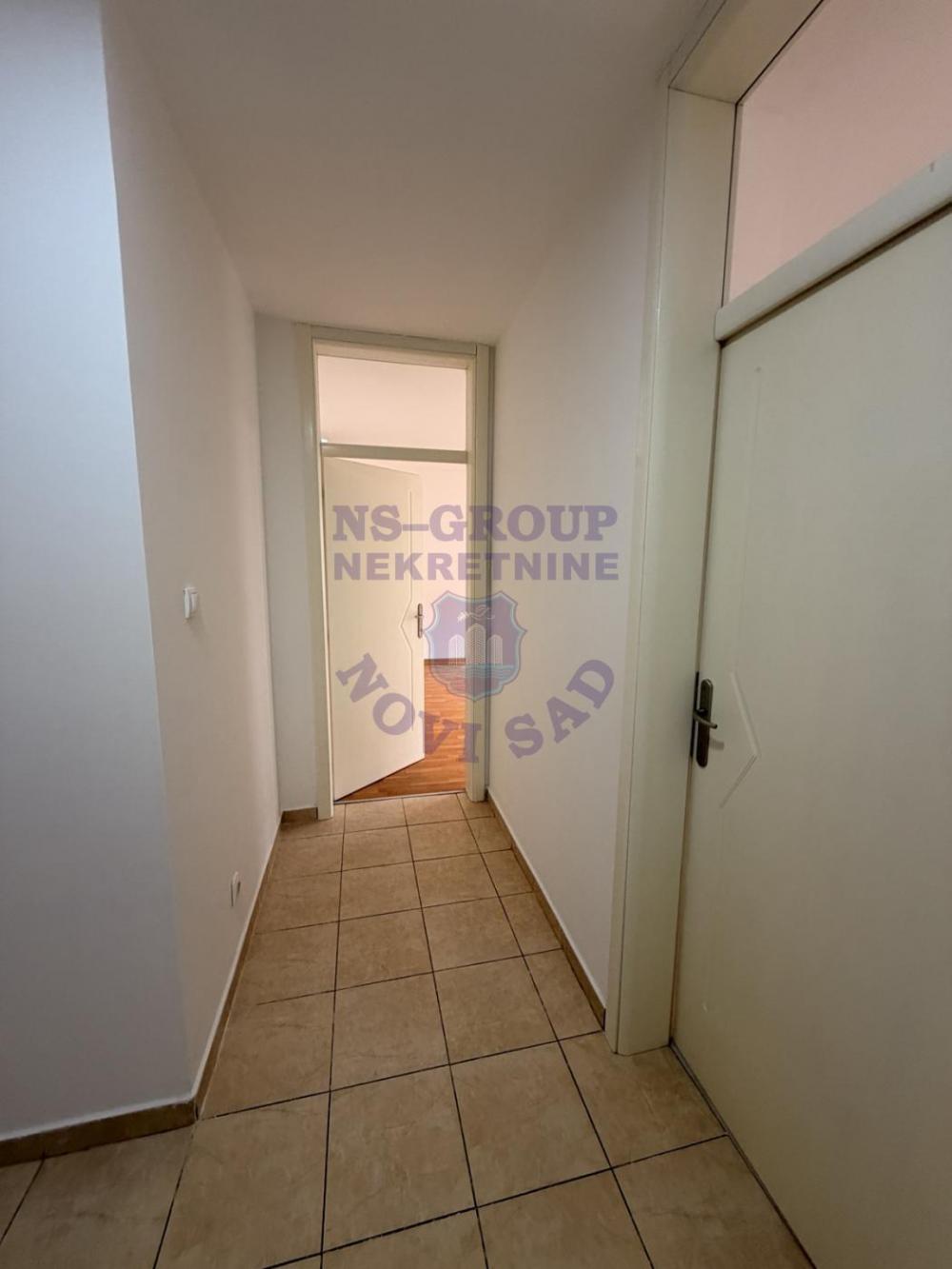 Slika 7 - Dvosoban, 52m2, Nova Detelinara Novi Sad, sa terasom, ima lift