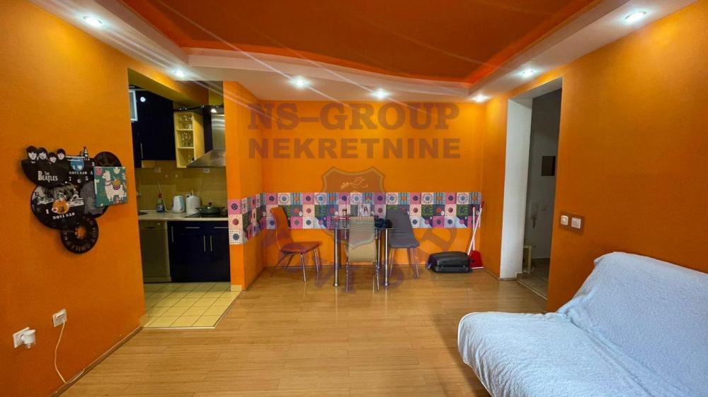 Slika 1 - Dvosoban, 53m2, Bulevar oslobođenja Novi Sad, sa terasom, ima lift