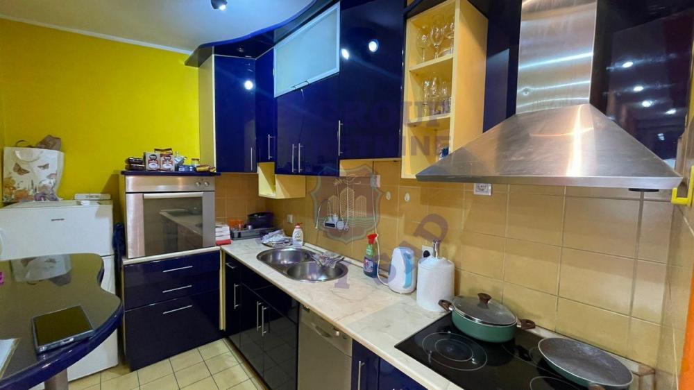 Slika 3 - Dvosoban, 53m2, Bulevar oslobođenja Novi Sad, sa terasom, ima lift