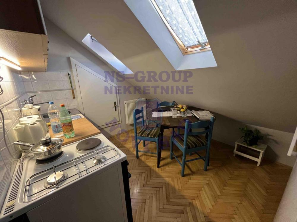 Slika 2 - Jednoiposoban, 26m2, Socijalno Novi Sad, ima lift