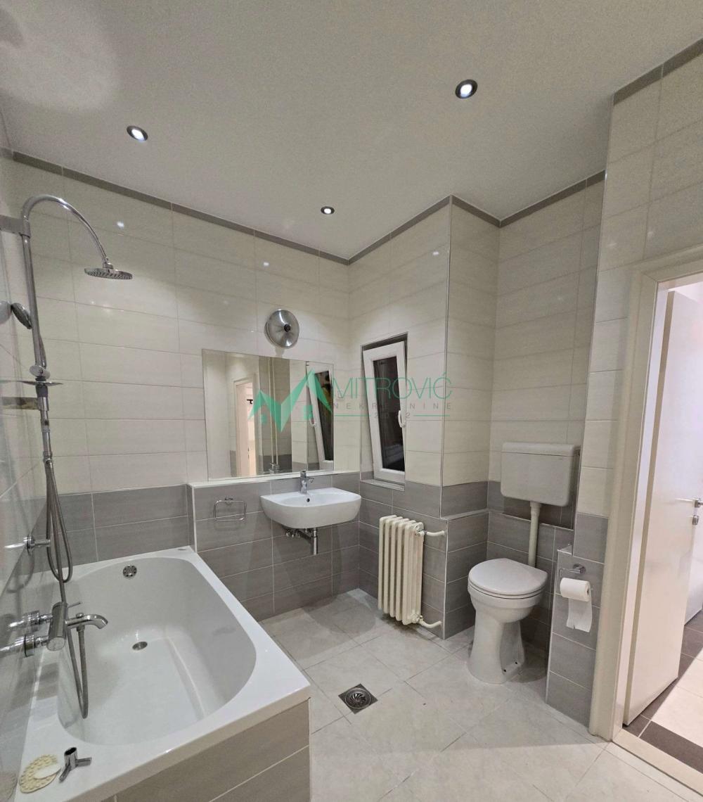Slika 5 - **Stan sa pogledom na Petrovaradinsku tvrđavu – 112 m², kod Dunavskog parka** 
