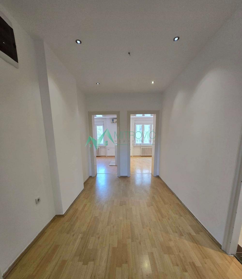 Slika 2 - **Stan sa pogledom na Petrovaradinsku tvrđavu – 112 m², kod Dunavskog parka** 