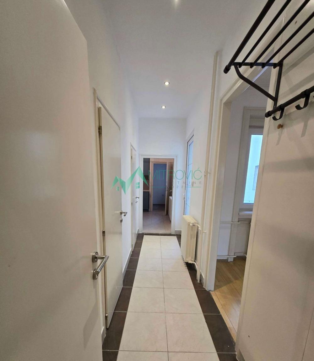 Slika 6 - **Stan sa pogledom na Petrovaradinsku tvrđavu – 112 m², kod Dunavskog parka** 