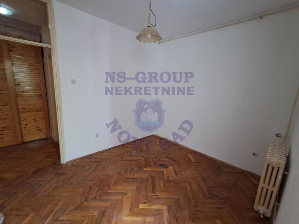 Slika 1 - Dvoiposoban, 69m2, Novo naselje Novi Sad, sa terasom