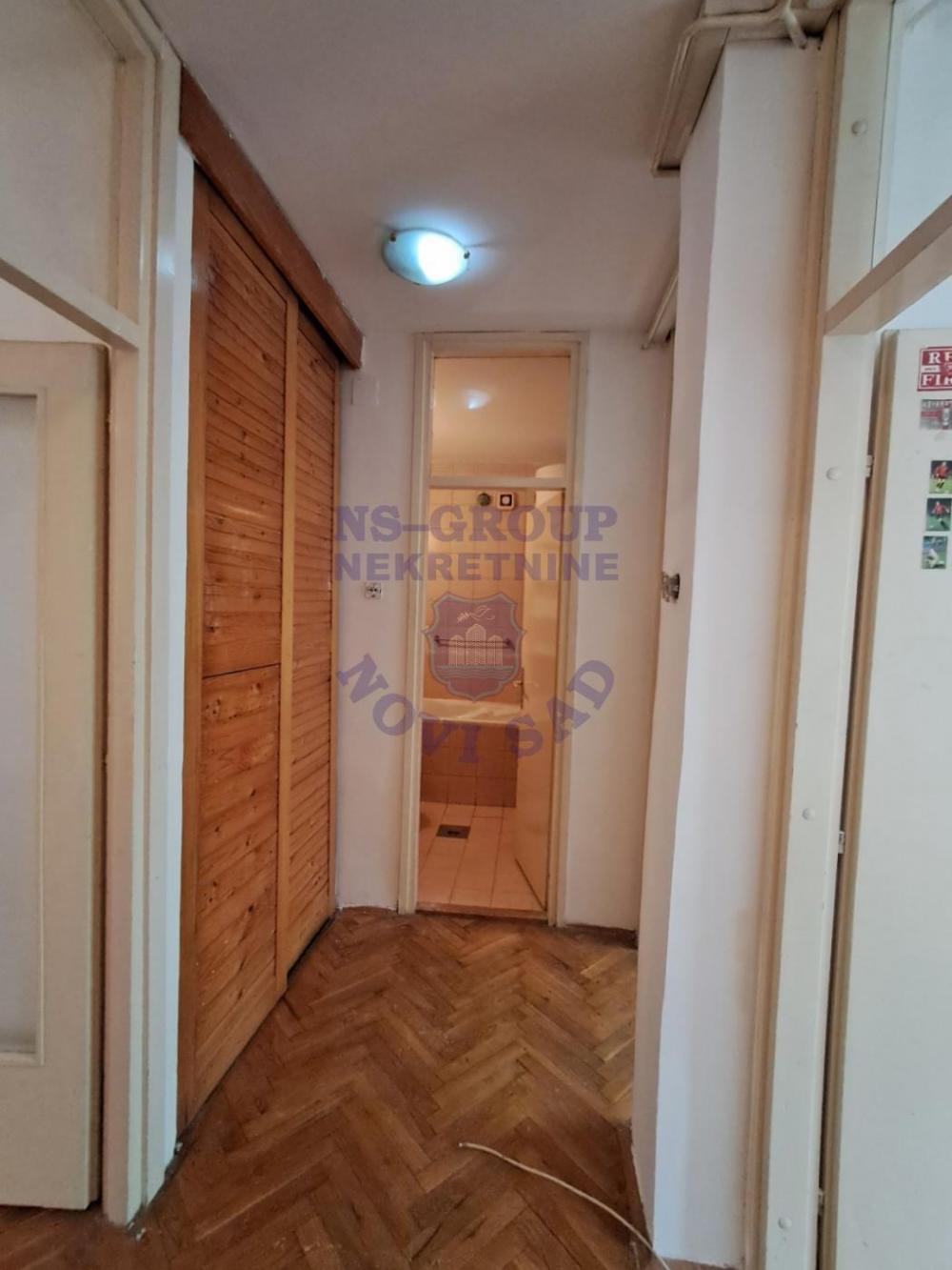 Slika 2 - Dvoiposoban, 69m2, Novo naselje Novi Sad, sa terasom
