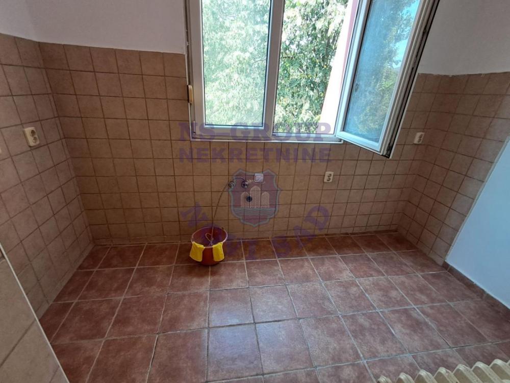 Slika 6 - Dvoiposoban, 69m2, Novo naselje Novi Sad, sa terasom