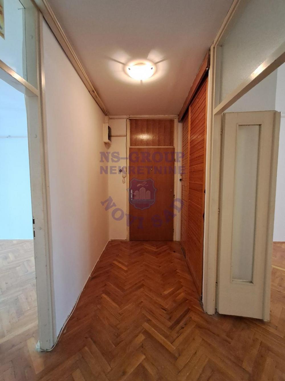 Slika 5 - Dvoiposoban, 69m2, Novo naselje Novi Sad, sa terasom