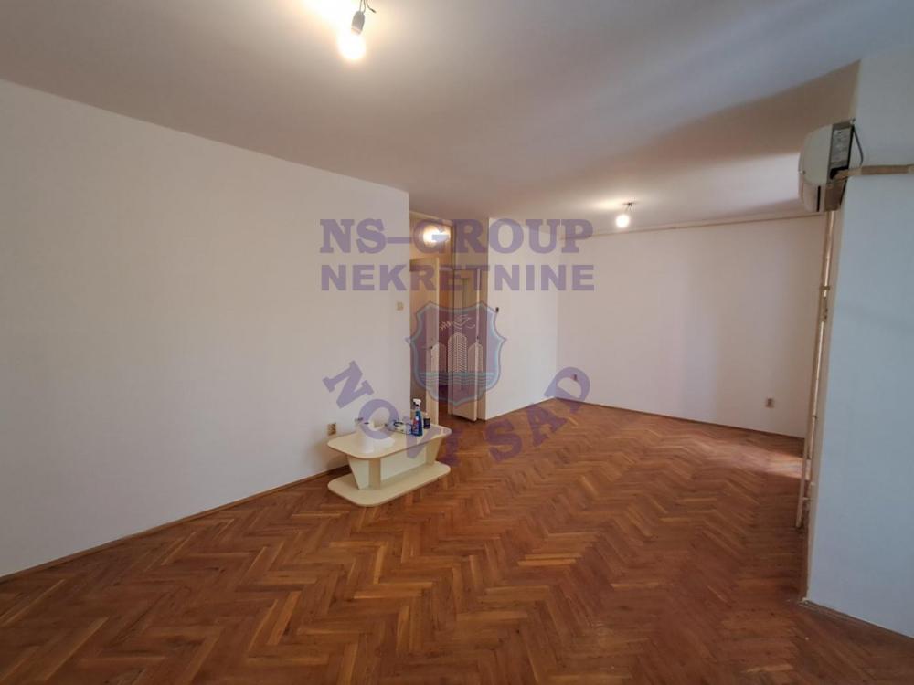 Slika 11 - Dvoiposoban, 69m2, Novo naselje Novi Sad, sa terasom