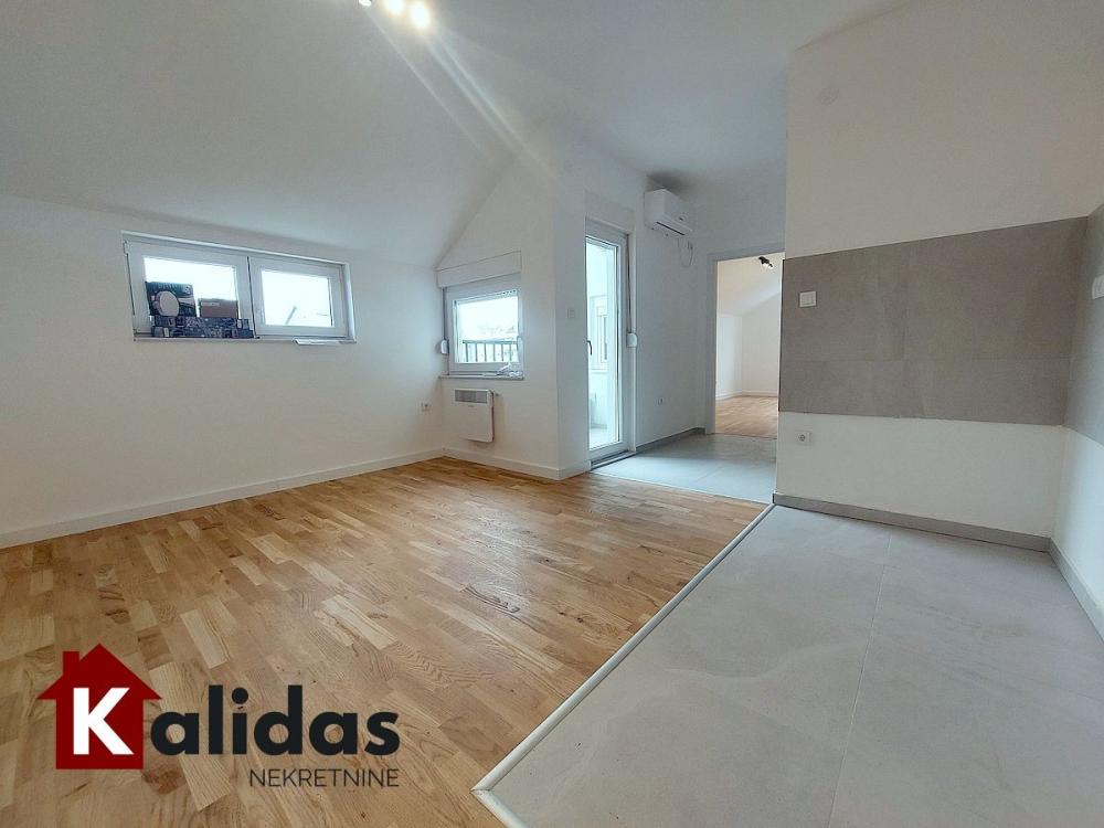 Slika 1 - Stan,NOVI SAD,GRBAVICA,kv: 36, € 105000, ID: 1008945