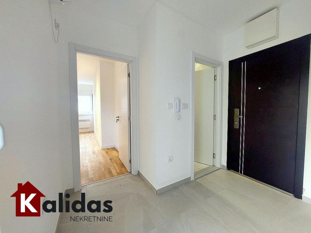 Slika 9 - Stan,NOVI SAD,GRBAVICA,kv: 36, € 105000, ID: 1008945