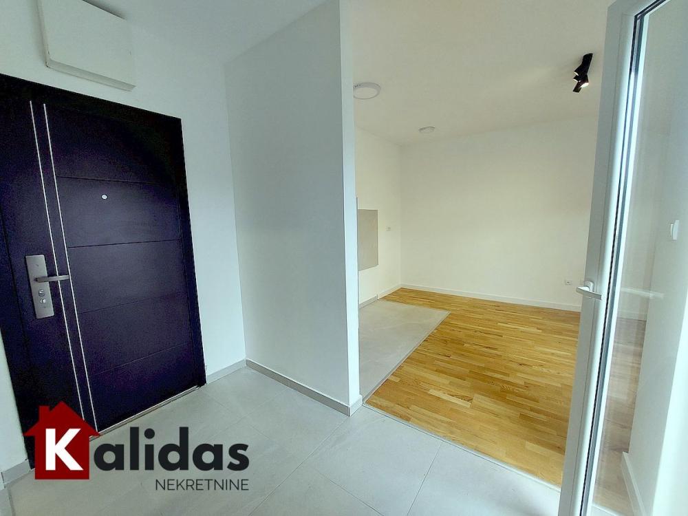 Slika 8 - Stan,NOVI SAD,GRBAVICA,kv: 36, € 105000, ID: 1008945