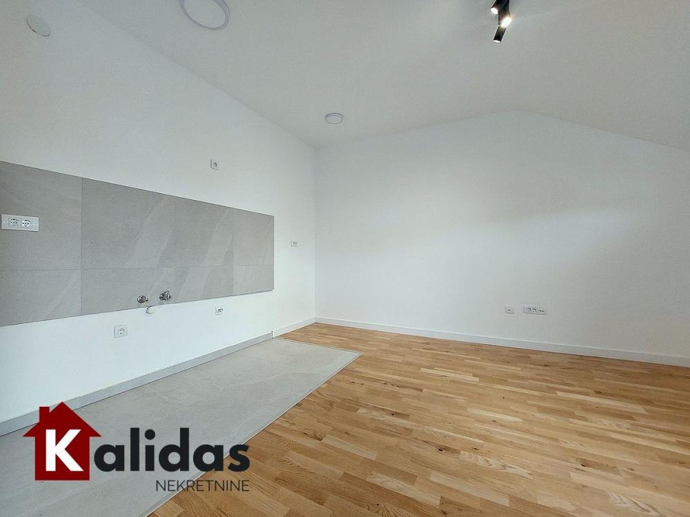 Slika 2 - Stan,NOVI SAD,GRBAVICA,kv: 36, € 105000, ID: 1008945